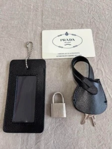 Lucchetto Prada colore argento Cadena con chiavi e clochette e targhetta nome L8 - Foto 1 di 6