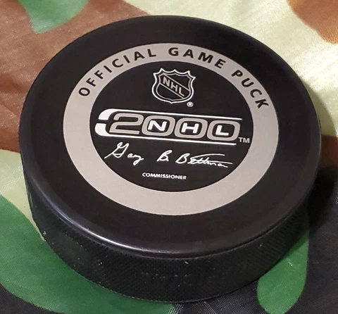 YEAR-2000 RARE WASHINGTON CAPITALS OFFICIAL GAME PUCK NHL BETTMAN INGLASCO 🇨🇦 Cover