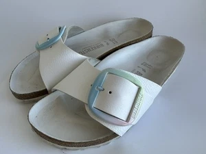 Sandalo Birkenstock Big Buckle Madrid pelle bianca fibbia arcobaleno taglia 41 US 10 - Foto 1 di 9