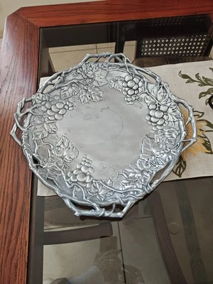 Bandeja de servir de alumínio Arthur Court design uva prato direitos autorais 1998 - Imagem 1 de 4