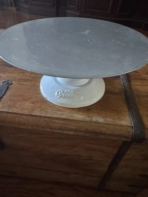 Wilton Revolving Cake Decorating Stand 12” Cast Iron - Image 1 of 4