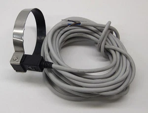 SMC D-G5PZ Solid State Auto Switch, PNP, Band Mount Style w/ BA-05 Mtg Bracket - Picture 1 of 7