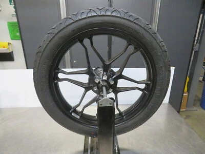 EB1301 2019 19 MOTO GUZZI V7 III 石头夜 750 前轮和轮胎 — 第 1/4 张图片