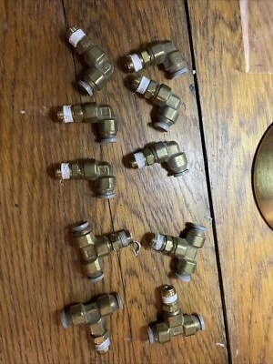 LOT OF 10 Parker Prestolok 1/4. 4 Tees, 6x 90 Degree. Brass - Image 1 of 3