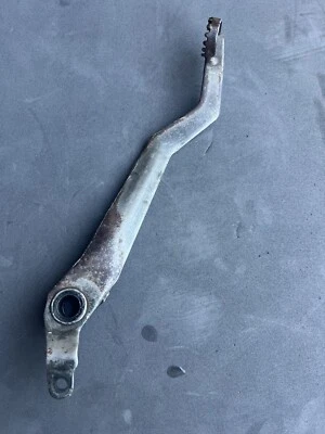 ATC250R 1983 1984 PALANCA DE FRENO TRASERO PEDAL OEM PINZA NEUMÁTICOS EJE DE DISCO Foto 1 de 3