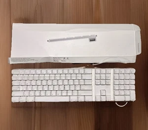 Apple Keyboard MB110LL/A A1243 USB Wired Aluminum w/ Box Mac Full Size - Picture 1 of 6