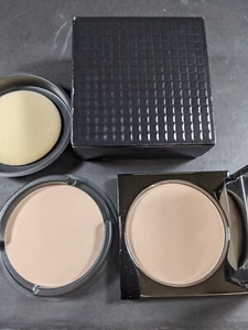 MAC SHEER MYSTERY POWDER/PRESSED + 1 REFILL - LIGHT - BNIB - HOLIDAY 2006 - RARE - Picture 1 of 3
