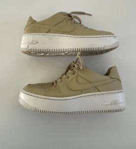 Zapatos para mujer Nike AF 1 Sage Low 2 Desert Ore-blancos (CT0012-200) talla 6,5 - Imagen 1 de 14