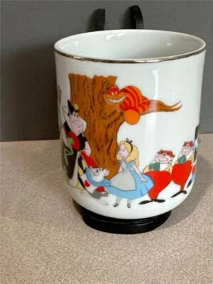 Винтажная чашка Алисы в стране чудес Walt Disney Productions сделано в Японии - Изображение 1 из 4