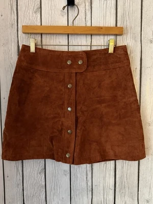 Minifalda mediana de gamuza forrada frontal a presión de cobre Urban Outfitters Foto 1 de 4
