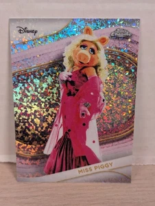 2025 Topps Chrome Disney Miss Piggy Muppets #123 Mini Diamond Refractor - Picture 1 of 11