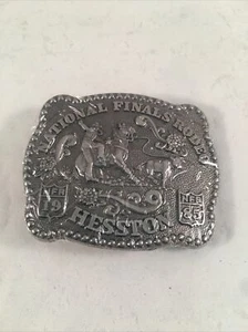 Hebilla de cinturón de rodeo de las Finales Nacionales de Hesston 1985 joven niño mujer damas Nuevo de Lote Antiguo - Imagen 1 de 3
