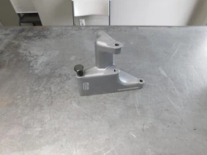 R107 350SL 350SLC 450SL 450SLC ALTERNATOR BRACKET 1161551135 - Picture 1 of 5