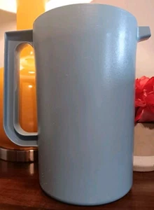 Tupperware Pitcher  1676-3 2-Quart Push Button Lid Set VTG Country Blue EUC - Picture 1 of 16