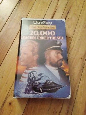 20,000 Leagues Under the Sea VHS Clamshell Walt Disney Family Film Collection - Image 1 of 3