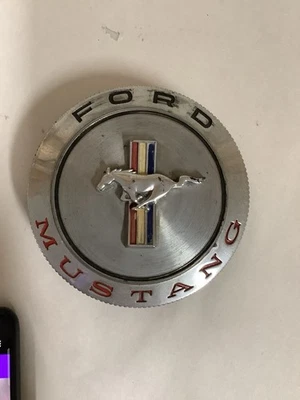 OEM FORD MUSTANG 1965 1966 65 66 CROMO GASOLINA TAPA COMBUSTIBLE De colección Envejecido Foto 1 de 4