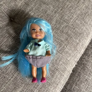 Funville Zuru Sparkle Girlz Mini 4" Puppe blaue Haare blaue Augen rosa Schuhe - Bild 1 von 6