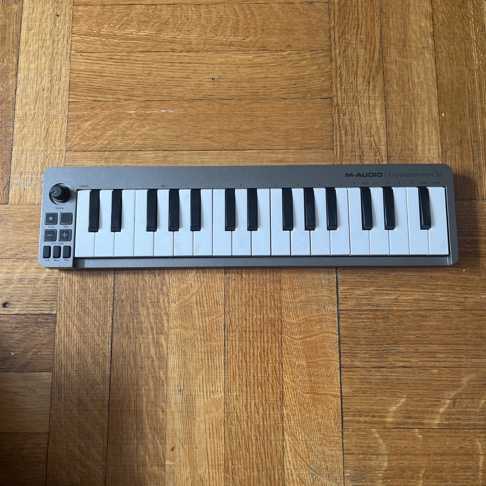 M-Audio Keystation Mini 32 MK3 USB MIDI keyboard portable controller mini keys - Image 1 of 4
