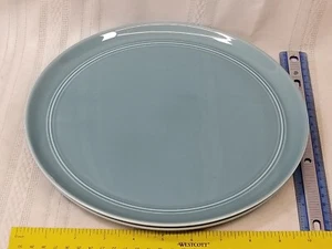 Plato de Cena Tono Azul Caja Barril Aaron Probyn Cupé Borde Repujado - Imagen 1 de 3