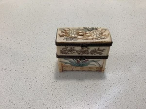 VINTAGE CHINESE TWO TIERED BOVINE HAND ETCHED TURTLES /FLORAL TRINKET BOX - Bild 1 von 12