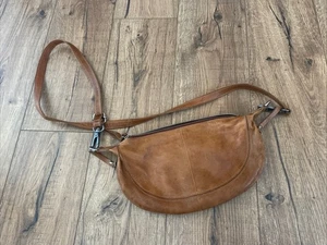 Latico Leathers Callie Sling/Umhängetasche cognac hellbraun vollnarbig 184 $ Einzelhandel - Bild 1 von 12