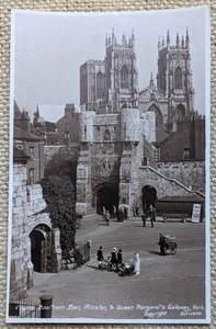 York Bootham Bar, Minster & Queen Margaret's Gateway, Photochrom Photo Postcard - Picture 1 of 2