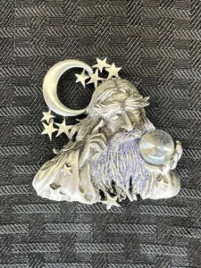 Broche/Pin Vintage JJ Jonette Magical Wizard con Bola de Cristal (Barba Púrpura) - Imagen 1 de 6