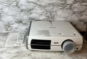 Proyector LCD Epson PowerLite Home Cinema 6100 Modelo: H291A - Imagen 1 de 8