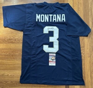 CAMISETA FIRMADA CON AUTÓGRAFO DE JOE MONTANA NOTRE DAME LUCHA CONTRA IRLANDESES 49ERS HOF JSA - Imagen 1 de 3