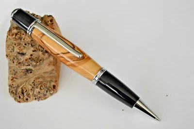 Sehr Schöner Drehkugelschreiber gedrechselt aus Oliven Holz - Bild 1 von 4