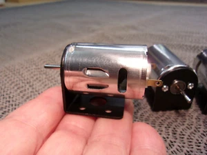 DC Motor Mabuchi + Halterung, 3-15V, Ø 28 mm, starker Universalmotor, Daten s.u. - Bild 1 von 7