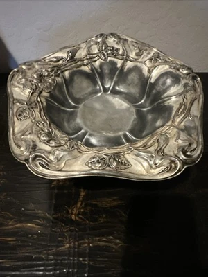 Винтажная посеребренная цветочная пьедестальная чаша кухонный декор БЫСТРАЯ ДОСТАВКА 10 дюймов x 5,5 дюйма - Изображение 1 из 4