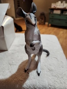 Lenox Bridled Nailed-TAILED WALLABY Endangered Baby Animals Wallaby 1993 VTG - Picture 1 of 8