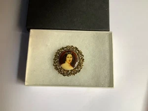 Vintage Western Germany viktorianisch inspirierte bemalte Frauen Brosche - Bild 1 von 2