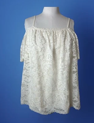 Top de encaje Xhilaration marfil hombro frío para mujer talla mediana Foto 1 de 4