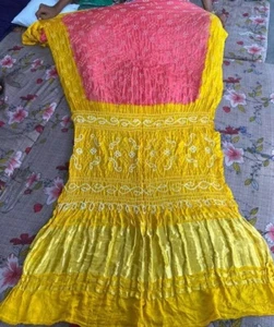 Bandhani / Bandhej Pure Gaji Silk Saree In Peach / Golden Yellow With Blouse - Picture 1 of 5