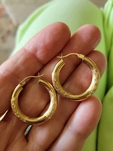 Carla 14kt Yellow Gold Diamond Cut Florentine 25mm Hoop Earrings - Picture 1 of 8
