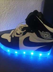 Kinder LED High Sneaker (Neu) Leuchtende Schuhe 33  - Bild 1 von 3