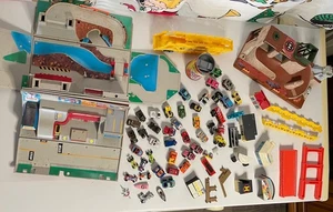 Hugh Vintage Micro Machines - Gebäude - Straßen - Autos - LKW - Motorrad & mehr - Bild 1 von 24