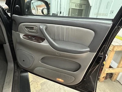 Painel de acabamento da porta dianteira lateral do passageiro Toyota Sequoia 2003 - Imagem 1 de 4