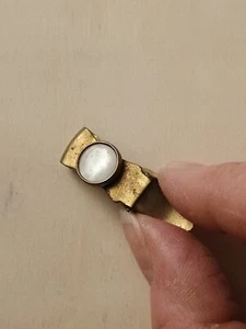 ancienne pince à cravate, nacre et laiton - Imagen 1 de 5