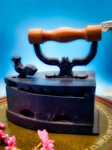 Antique Hot Brick Iron Clothes Press Bird Design - Picture 1 of 12