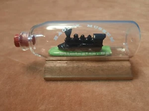 Mini motor de tren vintage de 3,5" en botella de vidrio recuerdo de América Americana 76 - Imagen 1 de 8