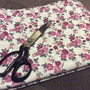 Vintage Retro Purple Burgundy Roses Garden Sheet Sheeting Fabric 300cm X 234cm - Picture 1 of 3