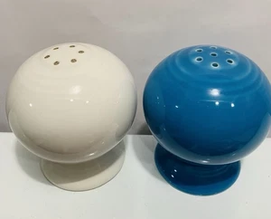 Fiesta Ware Shaker Sale e Pepe Blu Bianco Fiesta Ball Shaker con Tappi - Foto 1 di 2