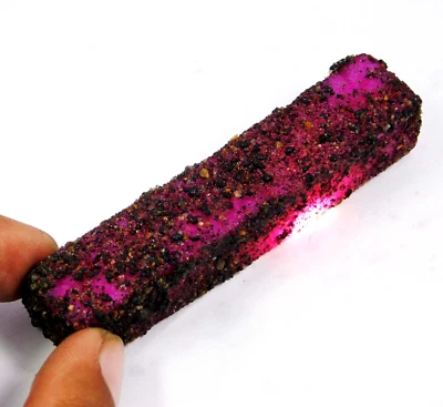 99.5x17.5x17 mm Natural 237.70 Ct Earth Mined Red Ruby Rough Loose Gemstone Rod - Image 1 of 4