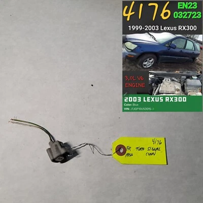 ⭐⭐OEM 1999-2003 LEXUS RX300 FRONT RIGHT TURN SIGNAL CONNECTOR⭐⭐ - Image 1 of 2