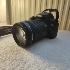Canon EOS 250D Kamera mit 18-135mm Objektiv und Zubehörpaket OVP sehr gut - Bild 1 von 6
