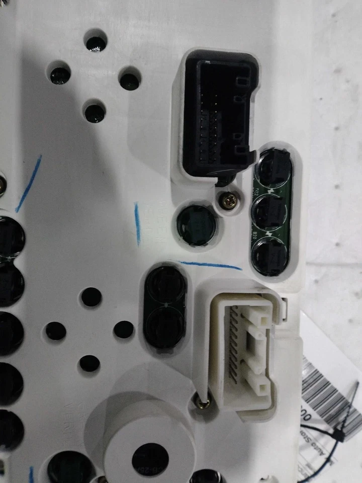 2003 Toyota Sequoia Speedometer Gauge OEM White 4.7L 256K Miles NJ25-22271 - Image 1 of 4