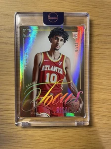 2024-25 Panini Photogenic Zaccharie Risacher Rookie Focus Gold 07/10 - Card #5 - Picture 1 of 3